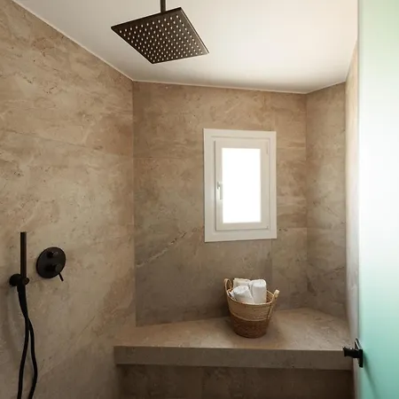 Anora Naxos 3*